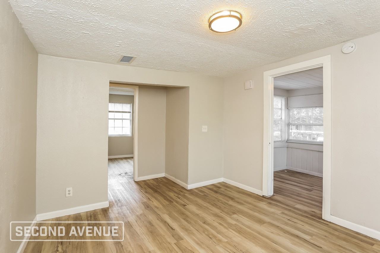 1656 W 30th St - Photo 5 of 28