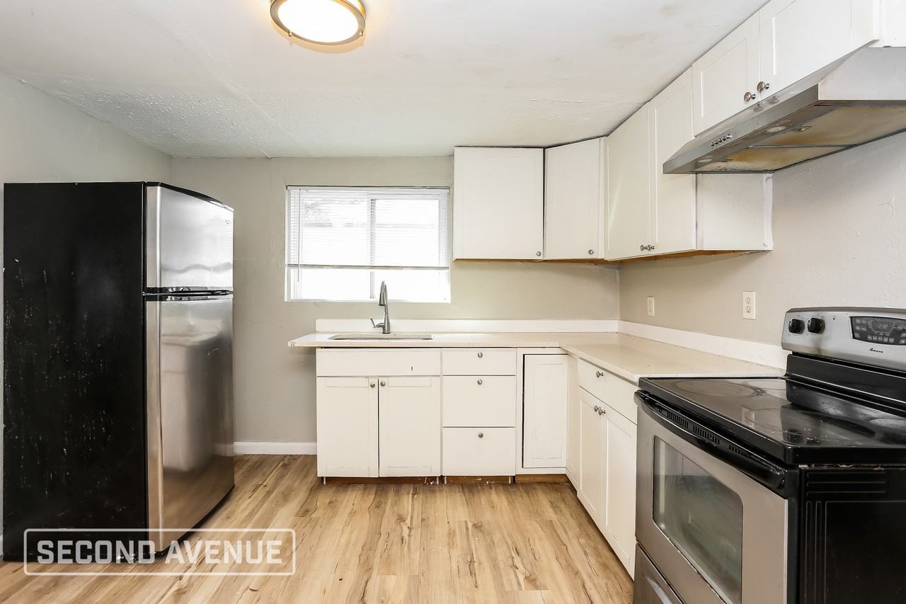 1656 W 30th St - Photo 7 of 28