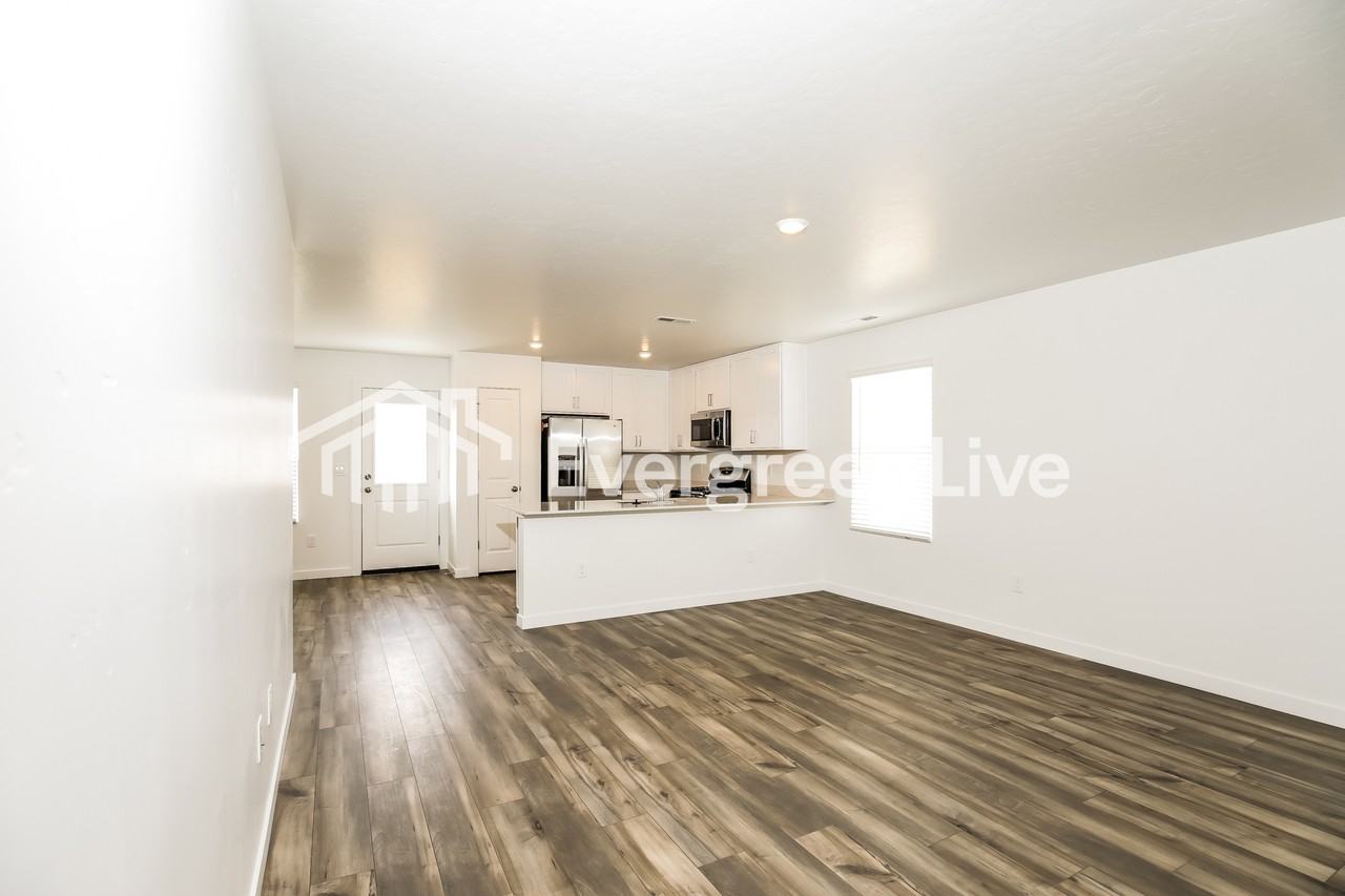 309 S Lightning Ave - Photo 3 of 16