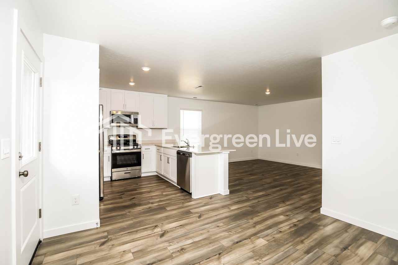 309 S Lightning Ave - Photo 5 of 16