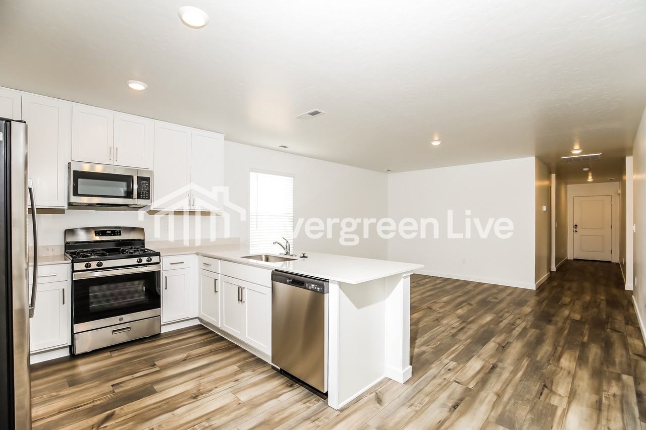 309 S Lightning Ave - Photo 6 of 16