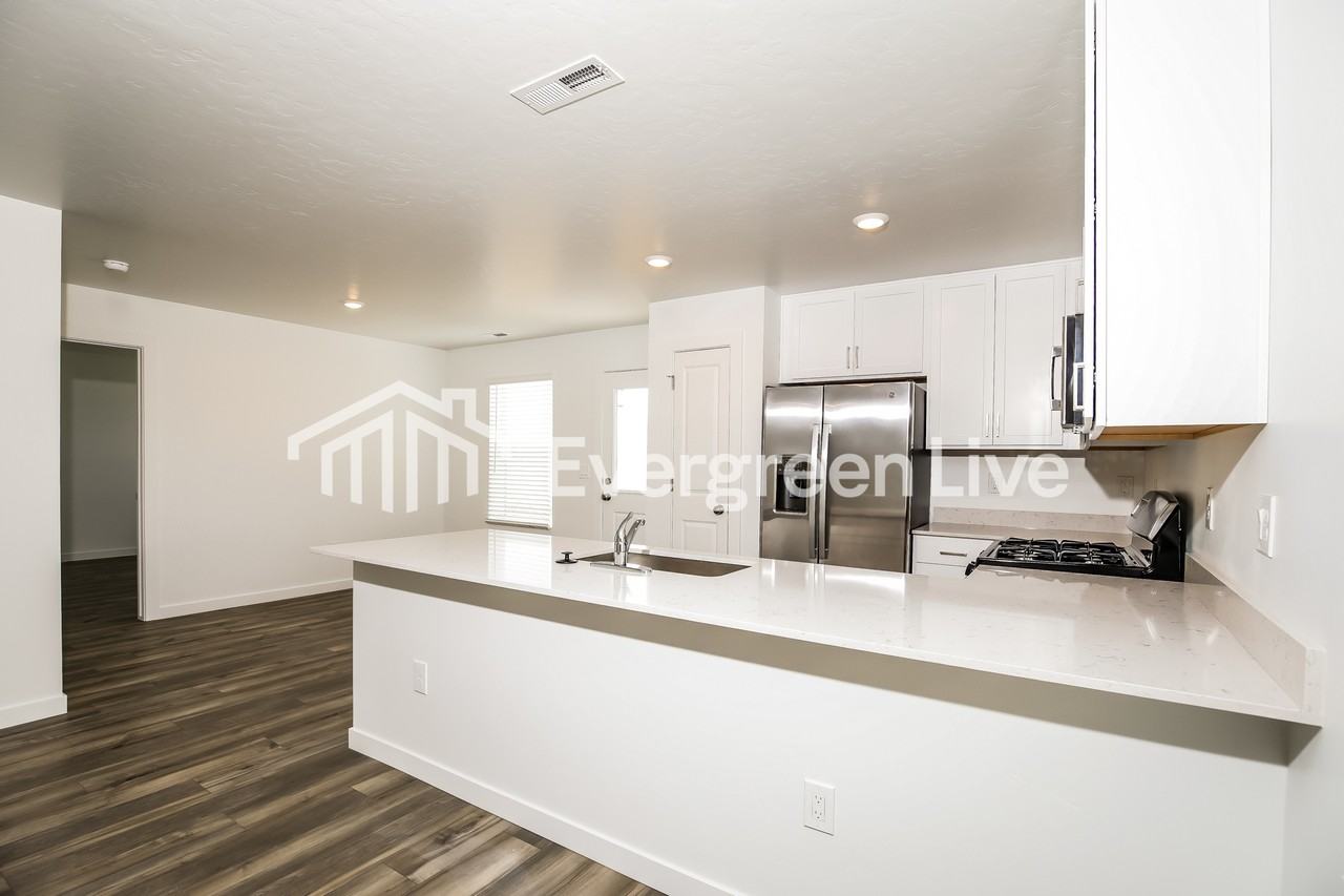 309 S Lightning Ave - Photo 7 of 16