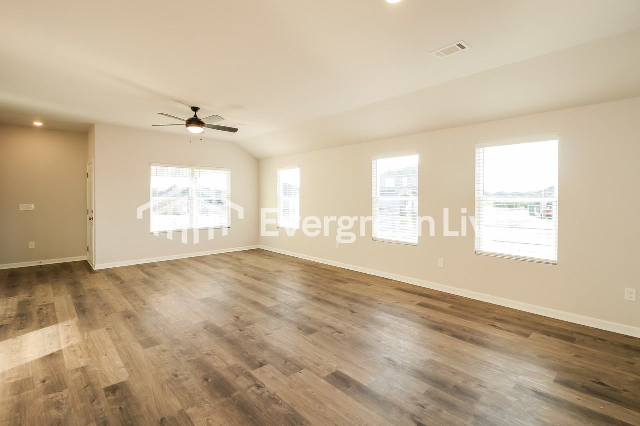 Stine Pl - Photo 3 of 15