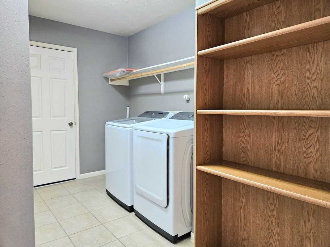 8827 Eastheimer St - Photo 4 of 7