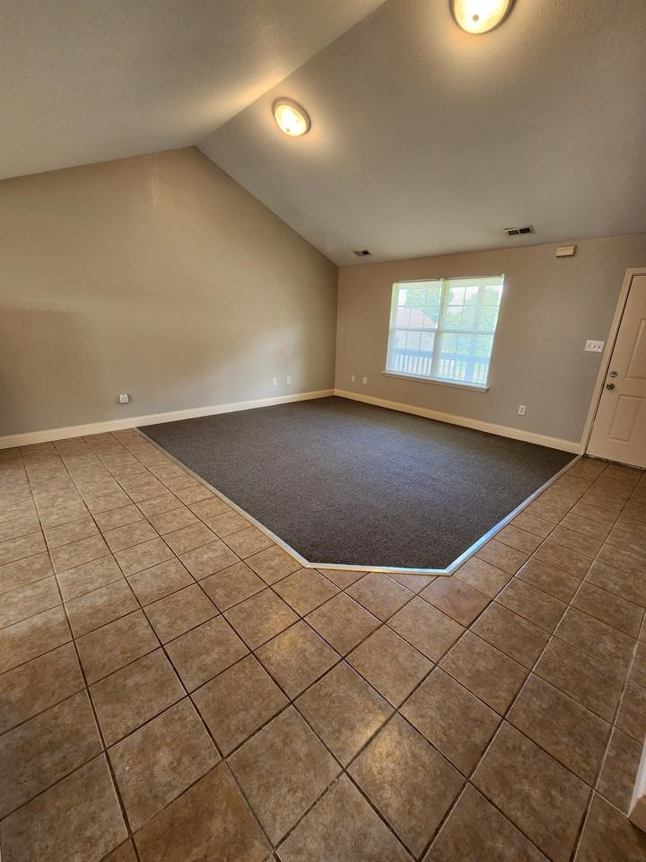 7135 Hurst Ln - Photo 5 of 10