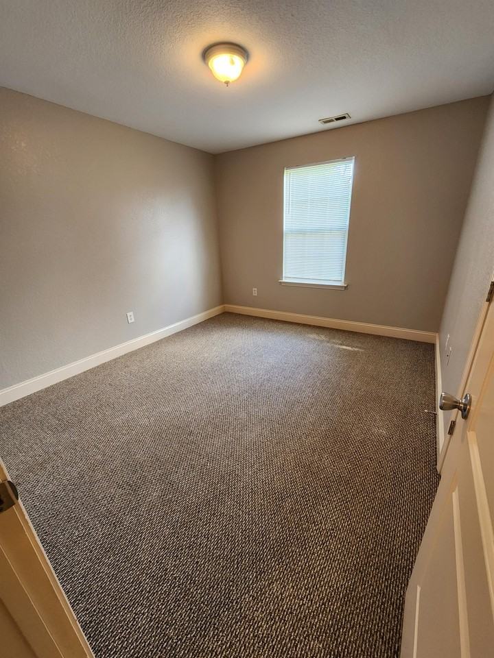 7135 Hurst Ln - Photo 4 of 10