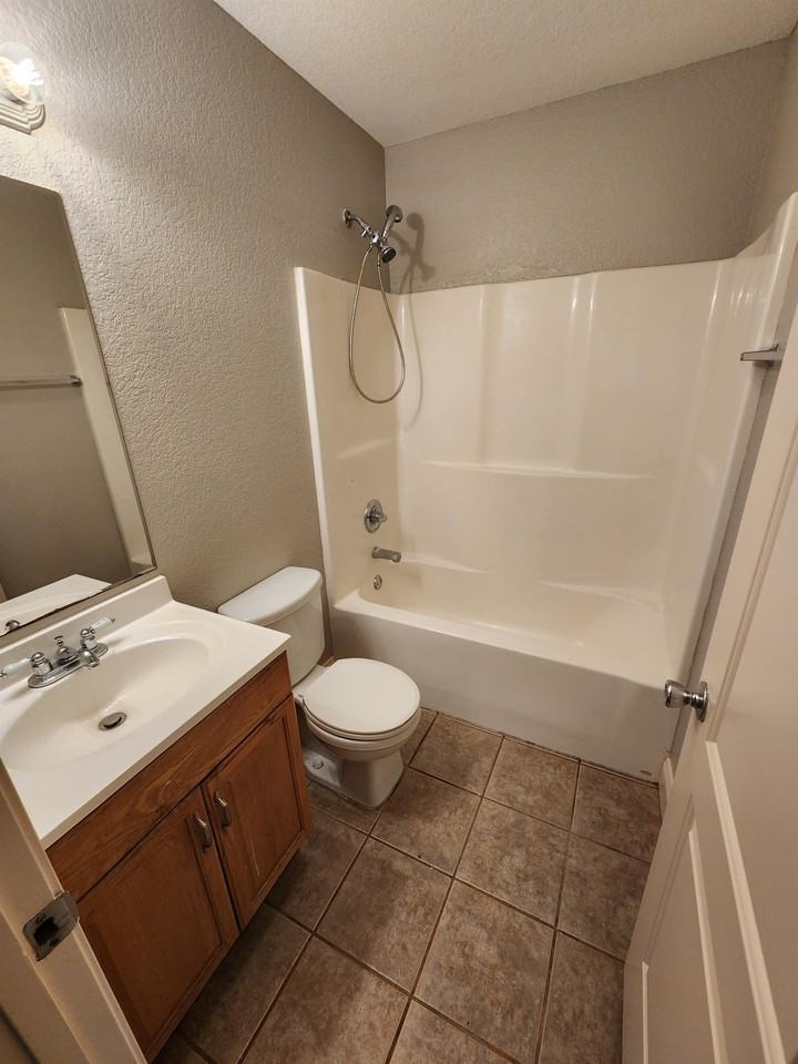 7135 Hurst Ln - Photo 7 of 10