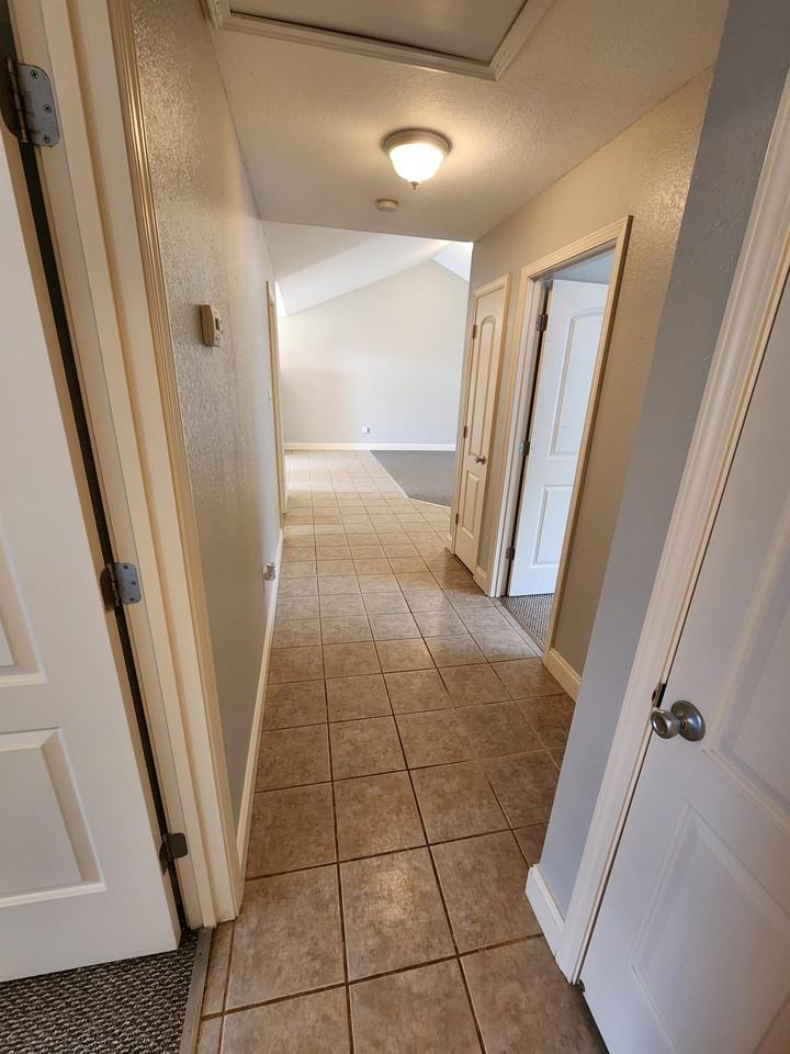 7135 Hurst Ln - Photo 5 of 10