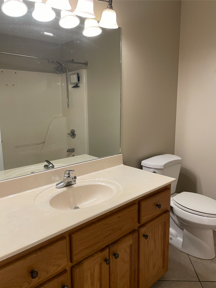 1008 Corlew Ln - Photo 3 of 10