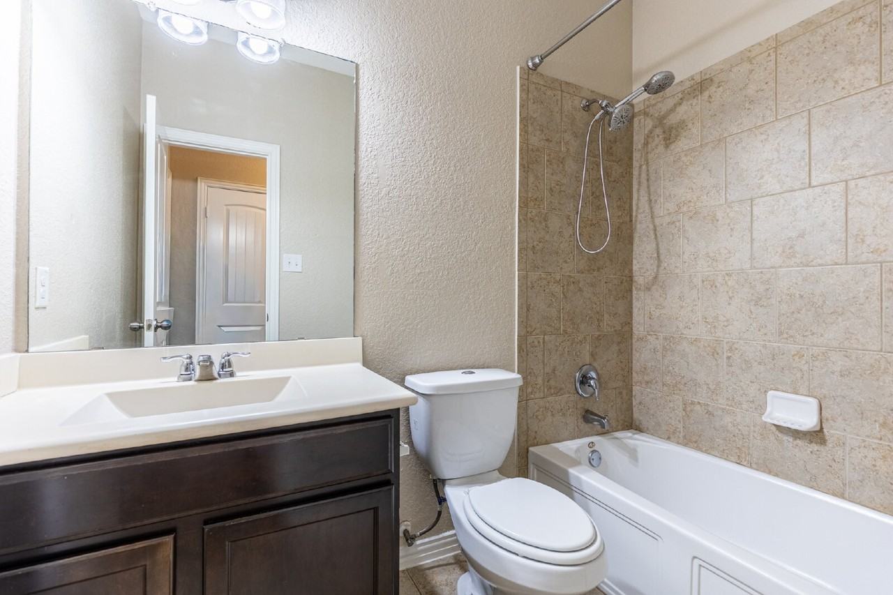 9122 Vondel Park - Photo 5 of 27