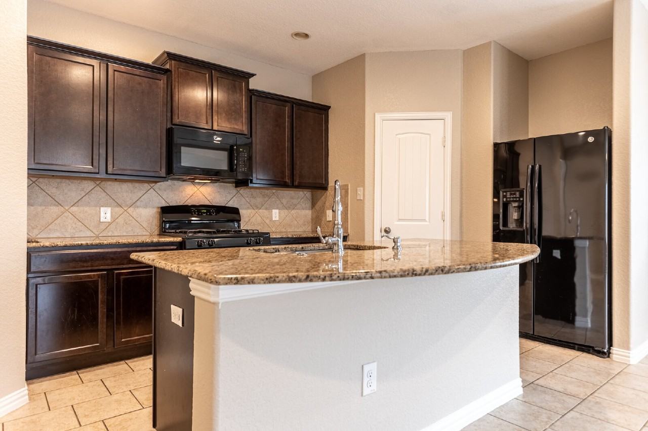 9122 Vondel Park - Photo 7 of 27