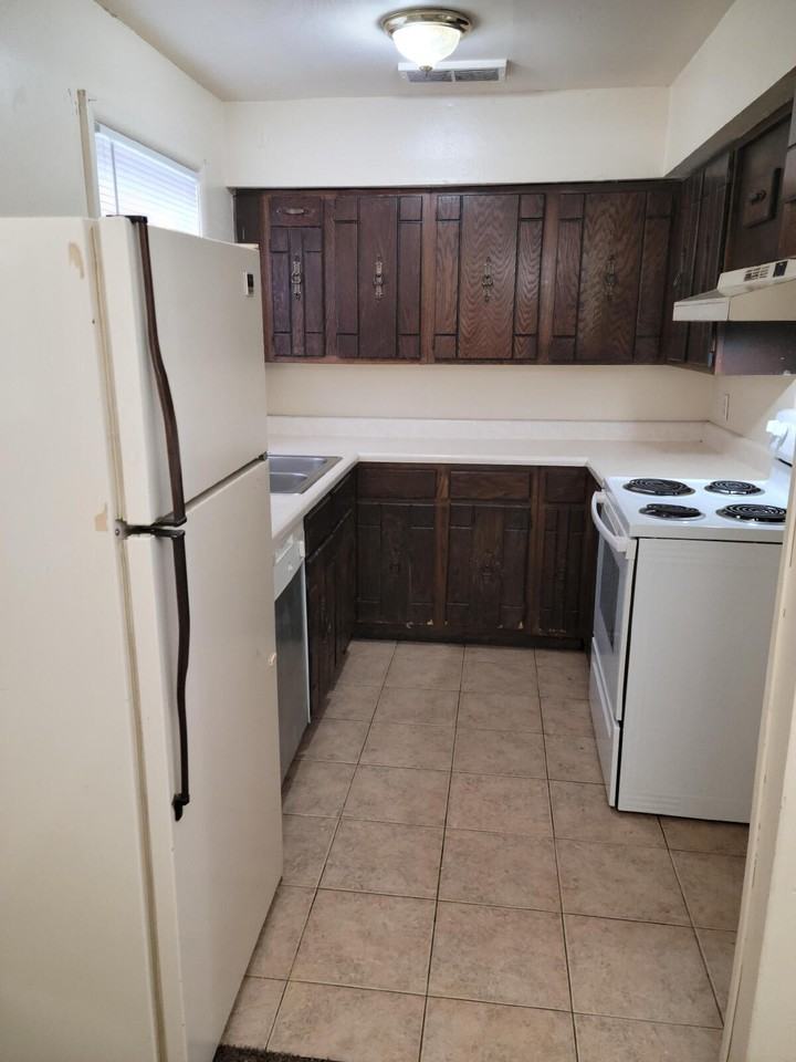 1401 Broadmoor Rd #C - Photo 5 of 11