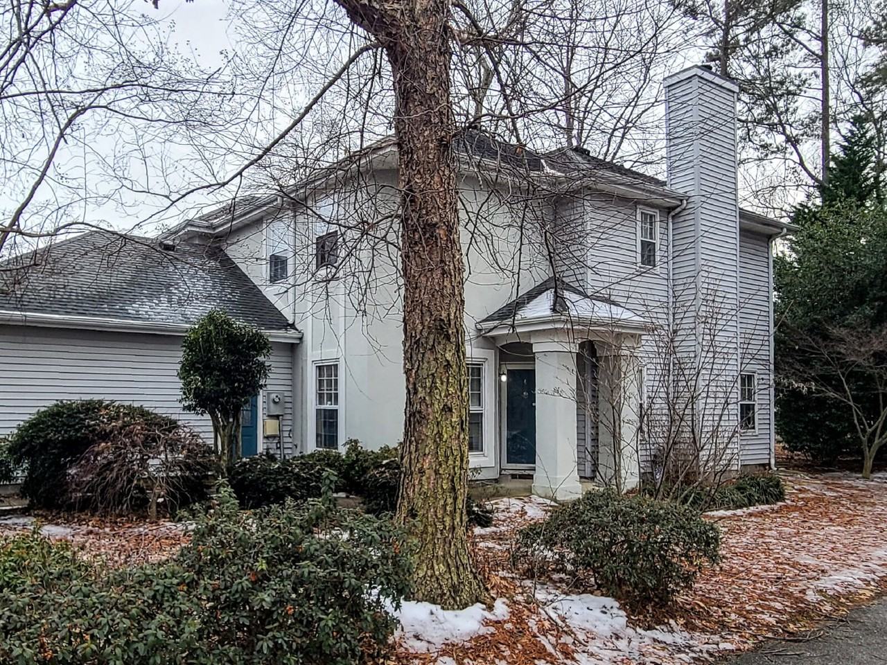 901 Willow Pt - Photo 2 of 20