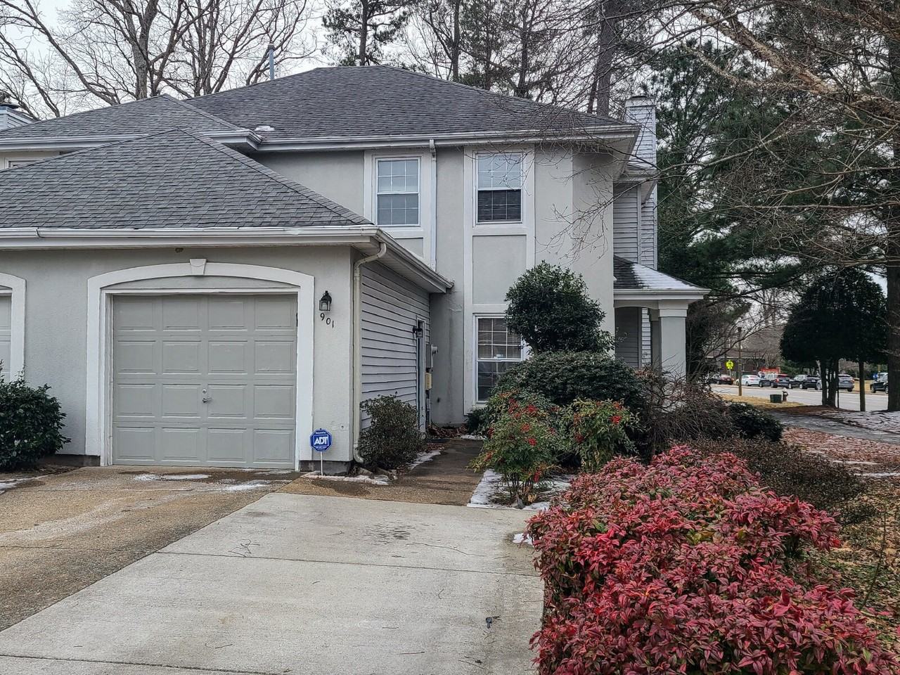 901 Willow Pt - Photo 3 of 20