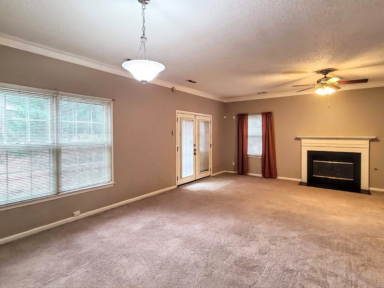 901 Willow Pt - Photo 5 of 20