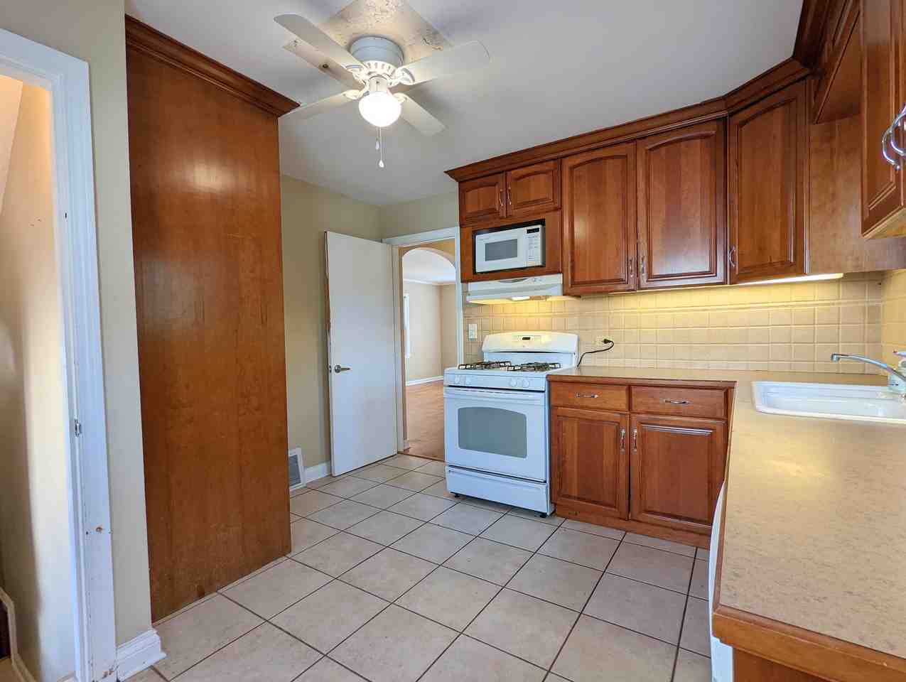 514 N Emerson St - Photo 6 of 26