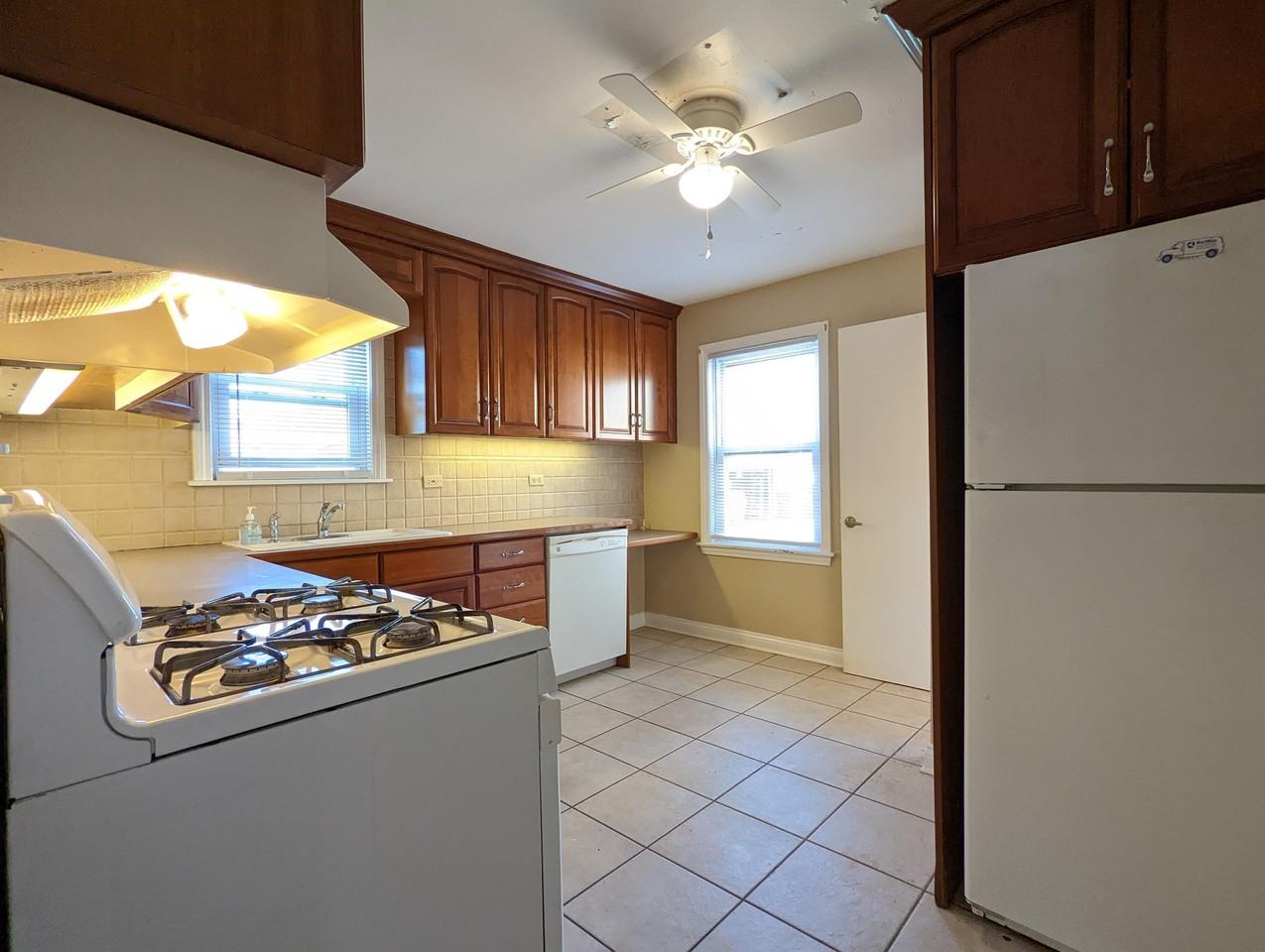 514 N Emerson St - Photo 7 of 26