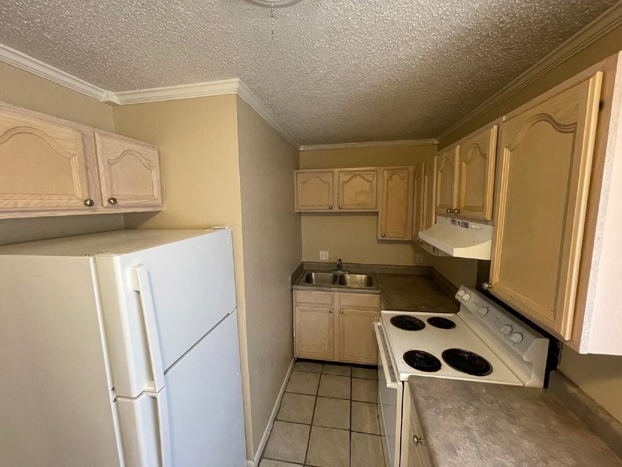 2202 15th St - Photo 5 of 10