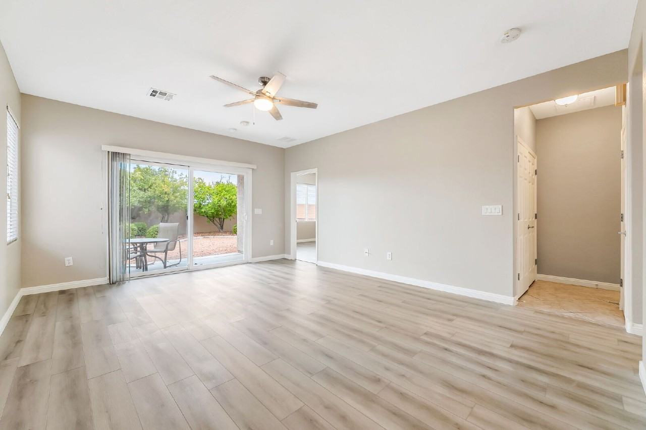 2522 Evening Twilight Ave - Photo 4 of 31