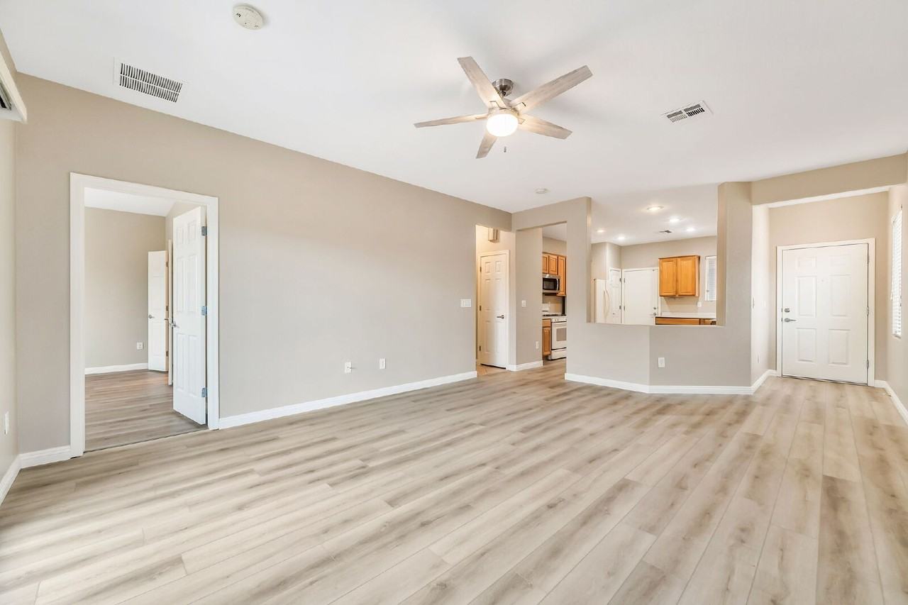 2522 Evening Twilight Ave - Photo 5 of 31