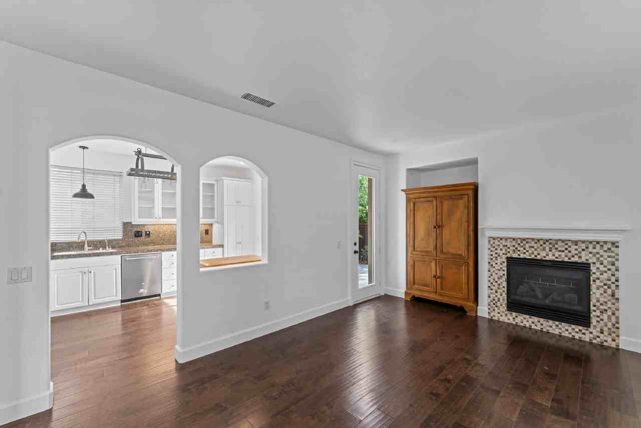 24619 Montevista Cir - Photo 3 of 35