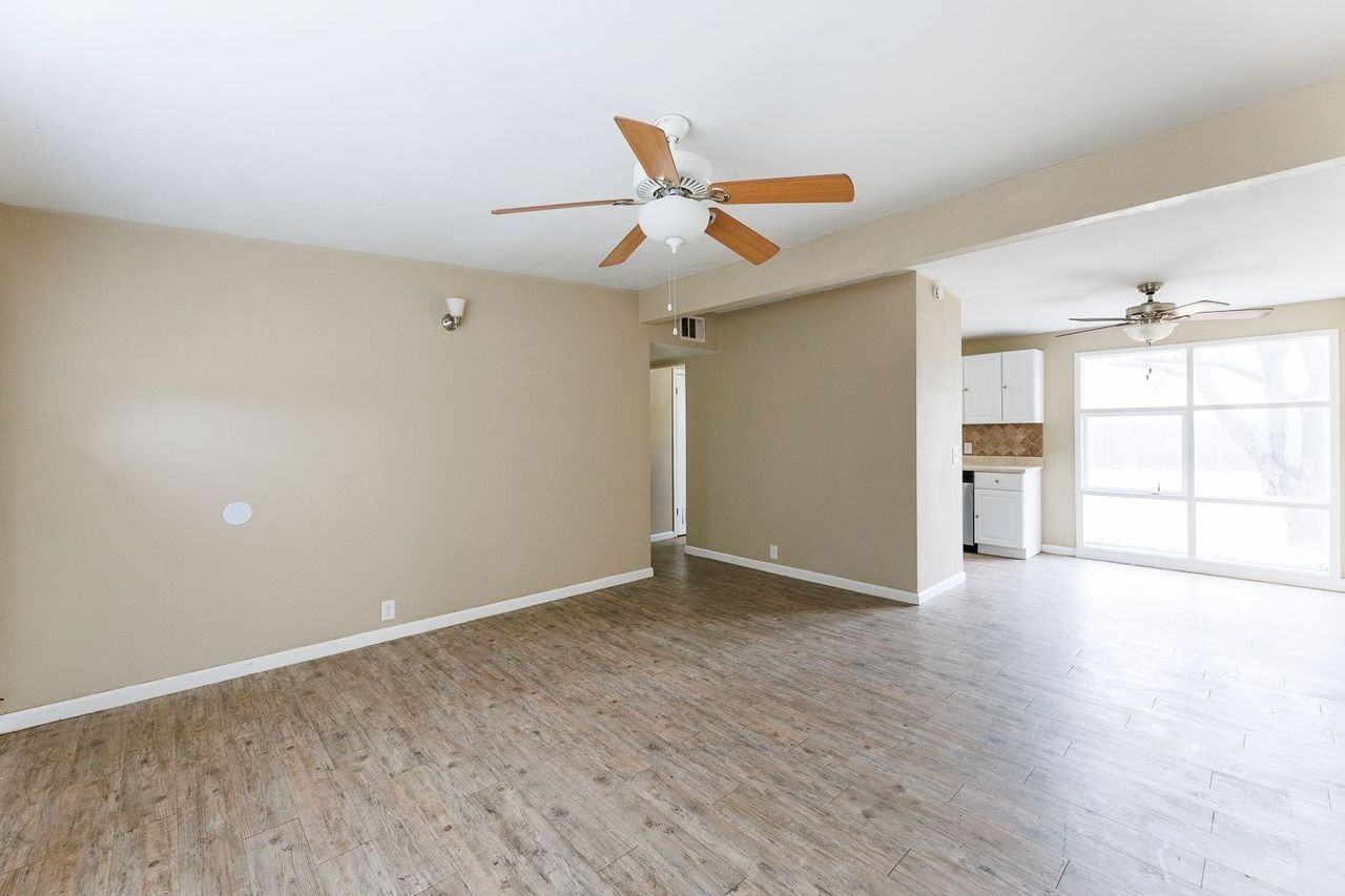 2107 48th St - Photo 5 of 24