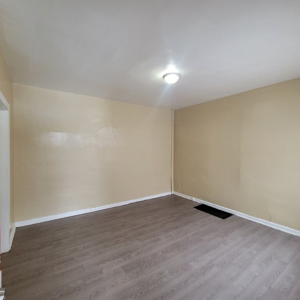 547 S Harris Ave - Photo 6 of 8