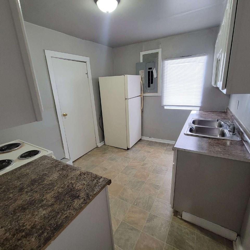 3354 Hovey St - Photo 3 of 7