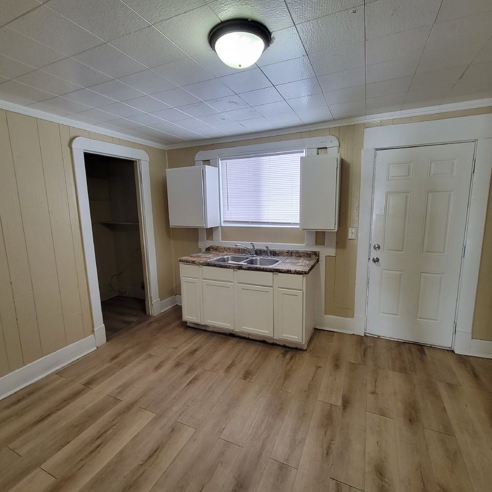 261 N Holmes Ave - Photo 2 of 6