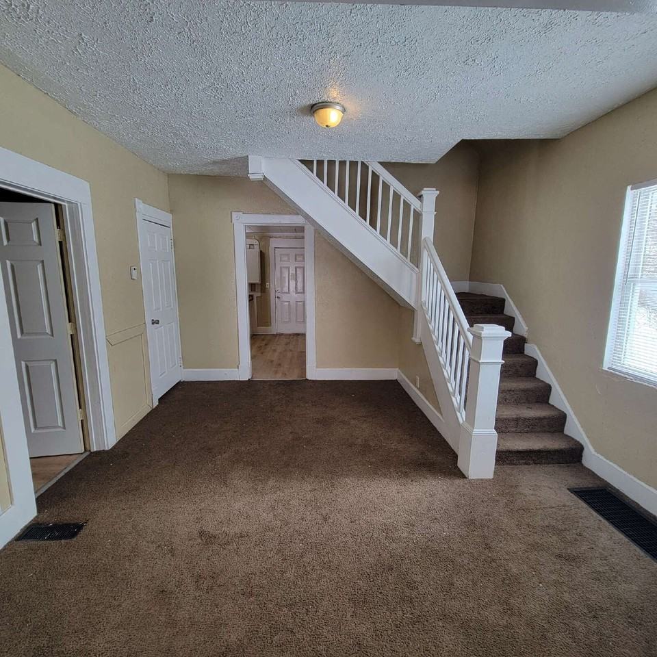 261 N Holmes Ave - Photo 4 of 6