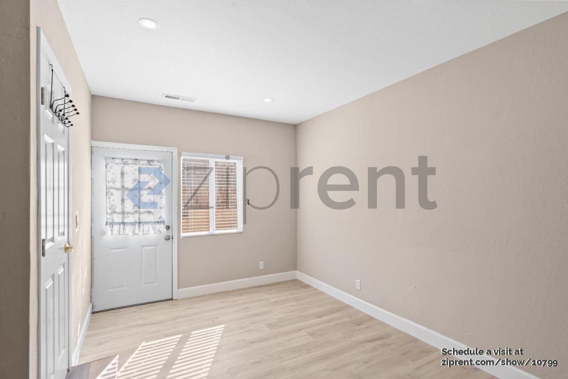 1729 Laine Ave #1 - Photo 5 of 12