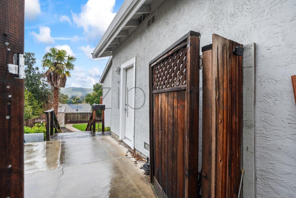 9627 Alcosta Blvd - Photo 2 of 26