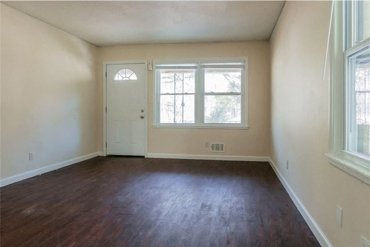 1189 Stoneybrook Rd - Photo 2 of 15