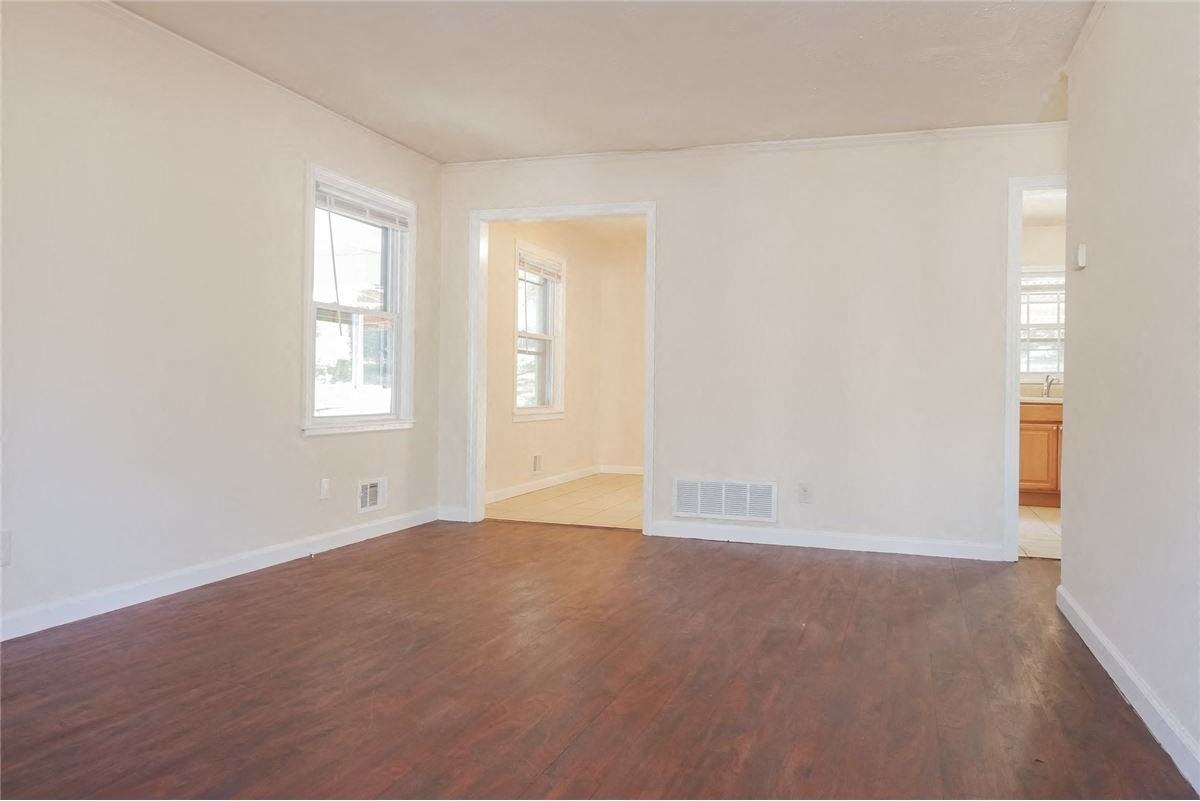 1189 Stoneybrook Rd - Photo 3 of 15