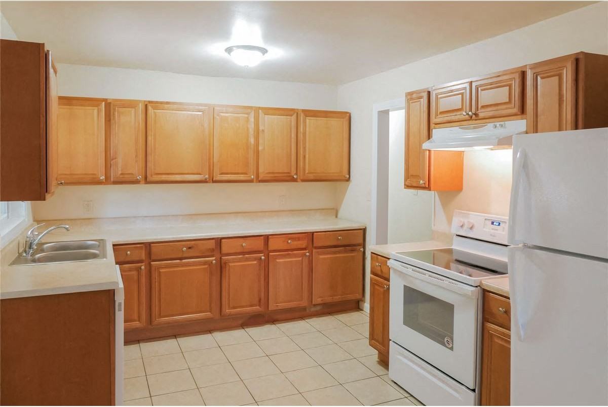 1189 Stoneybrook Rd - Photo 4 of 15