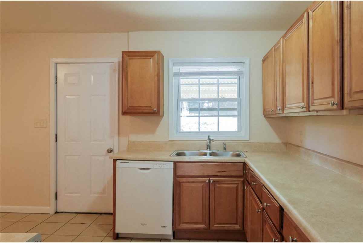 1189 Stoneybrook Rd - Photo 6 of 15