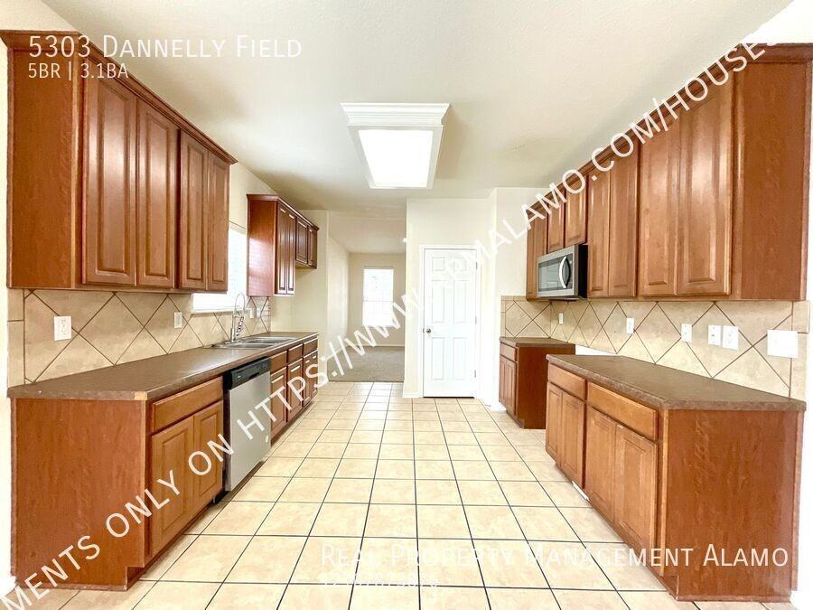 5303 Dannelly Fld - Photo 6 of 50