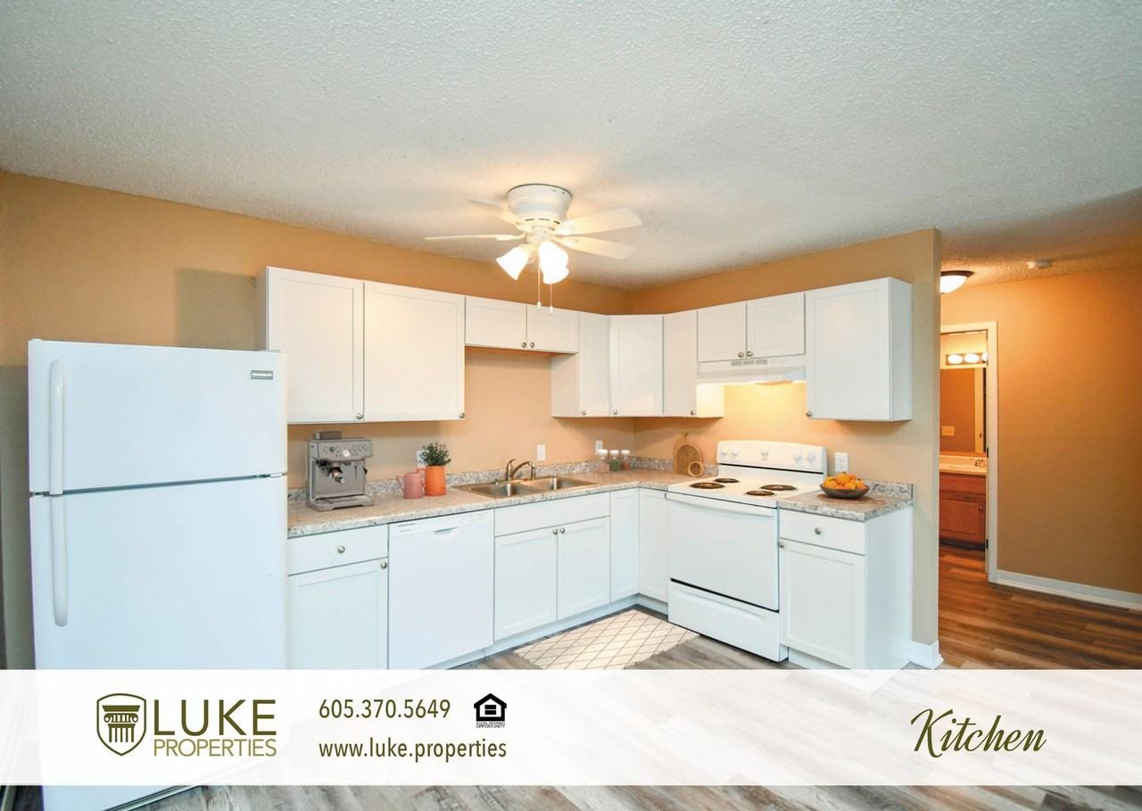 405 S Sycamore Ave #307 - Photo 3 of 12