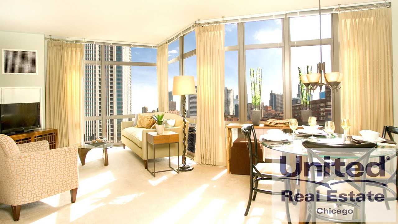 N Desplaines St & W Kinzie St #1-607