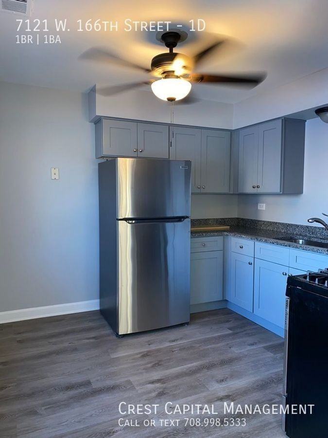 7121 166th St #1D - Photo 3 of 8