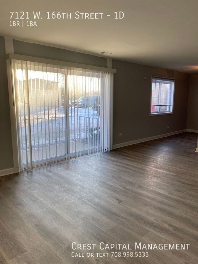 7121 166th St #1D - Photo 4 of 8