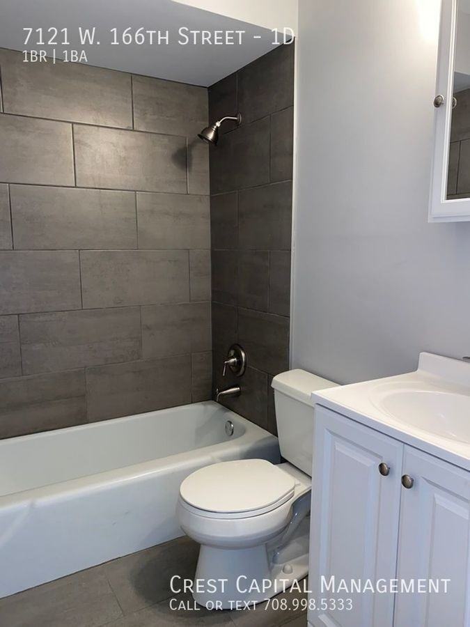 7121 166th St #1D - Photo 6 of 8