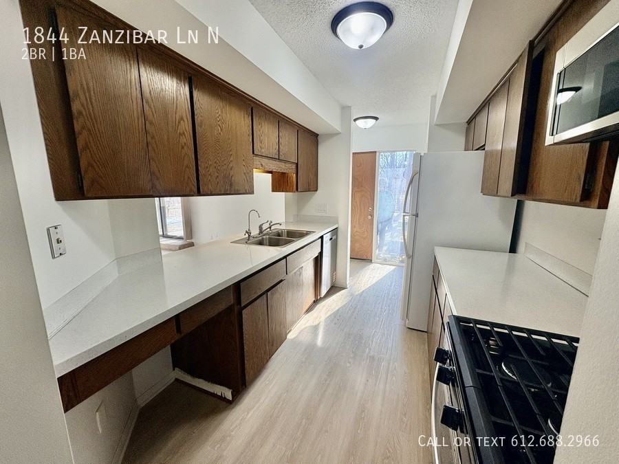 1844 Zanzibar Ln N #COPY - Photo 2 of 19