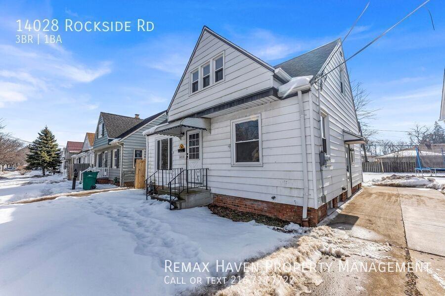 14028 Rockside Rd - Photo 3 of 24