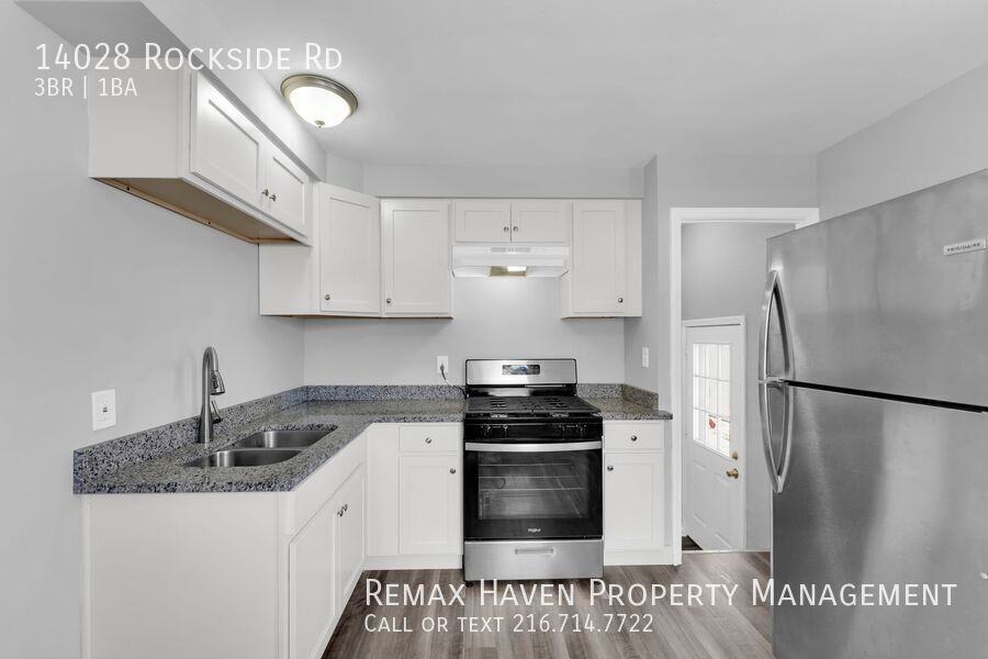 14028 Rockside Rd - Photo 6 of 24