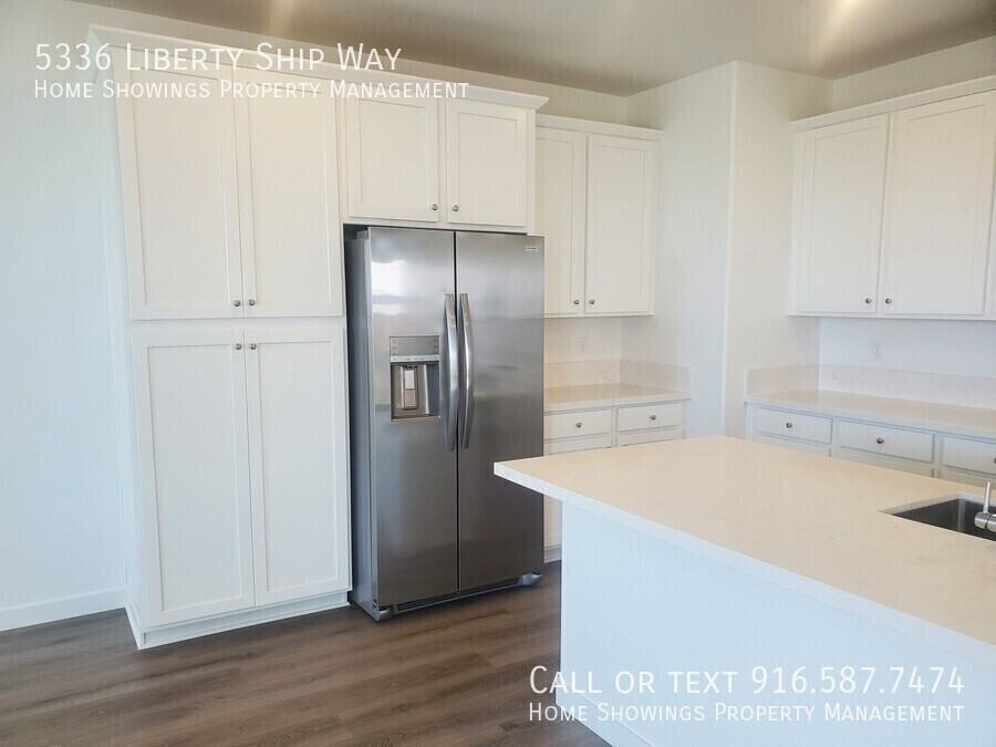 5336 Liberty Ship Way - Photo 4 of 14