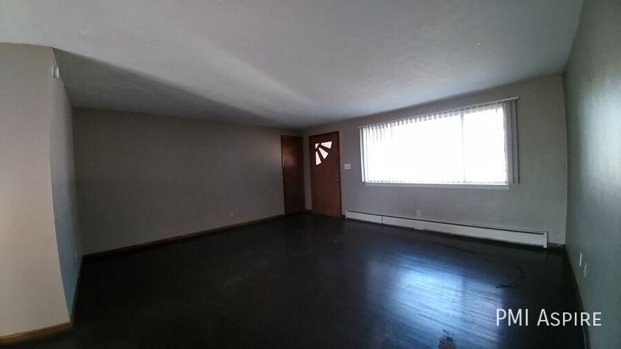 1253 Vivian St - Photo 3 of 18