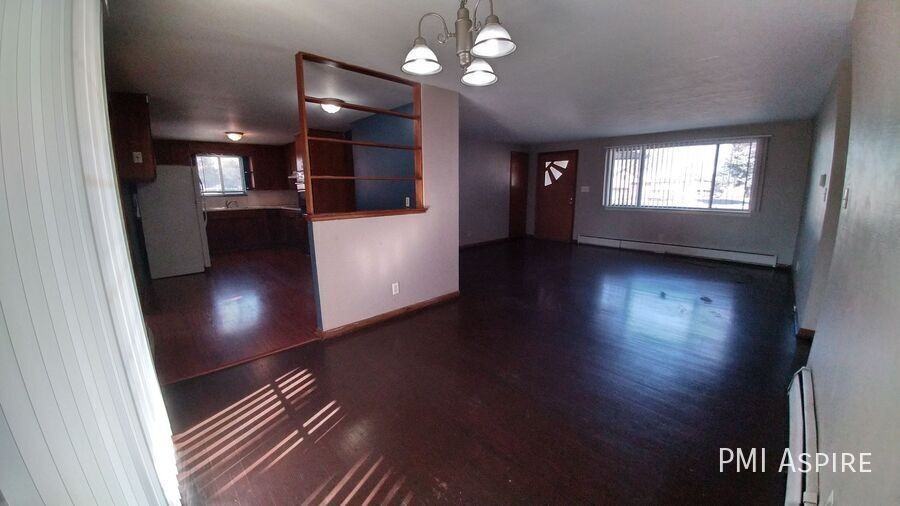 1253 Vivian St - Photo 4 of 18