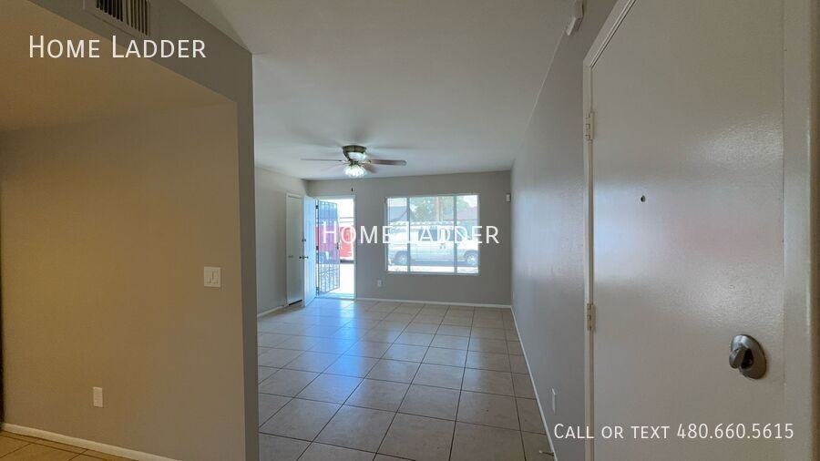 3213 E Hartford Ave - Photo 5 of 16