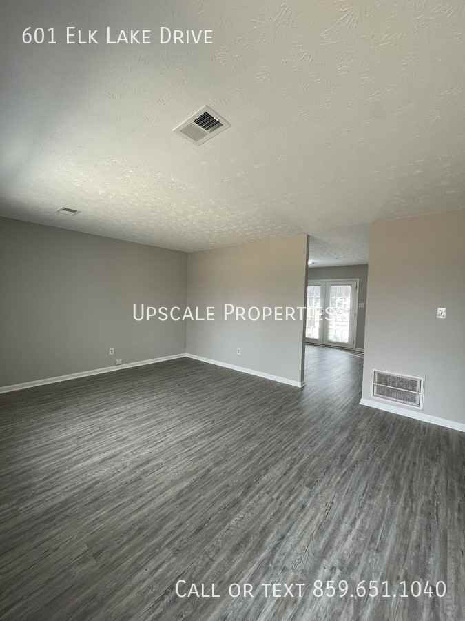 601 Elk Lake Dr - Photo 2 of 12